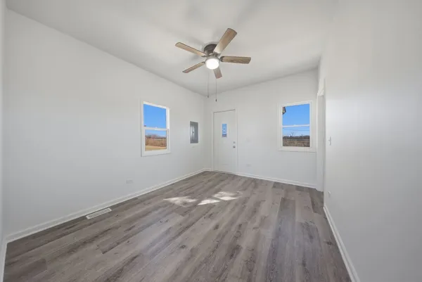 $2,300 | 835 Bishop Avenue, Unit 1, Aurora, IL 60506