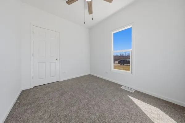 $2,300 | 835 Bishop Avenue, Unit 1, Aurora, IL 60506