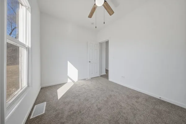 $2,300 | 835 Bishop Avenue, Unit 1, Aurora, IL 60506