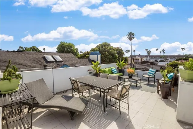 $9,000 | 700 South Broadway, Redondo Beach, CA 90277