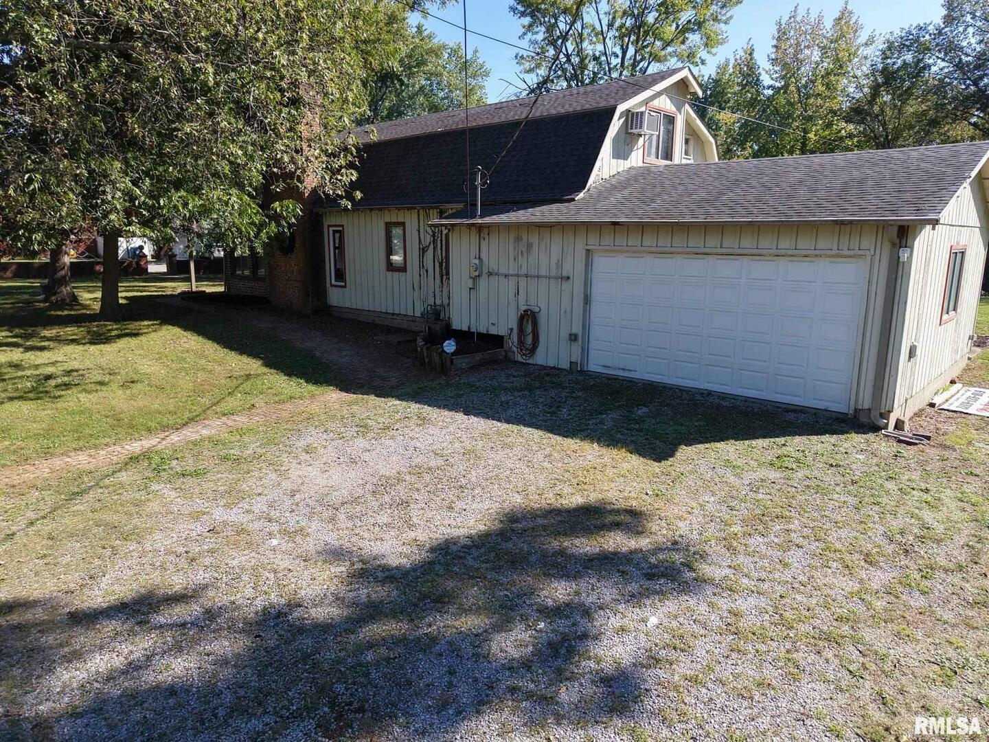 601 1st Street Benton, IL 62812 - Photo 18 of 53 a view of a house with a yard