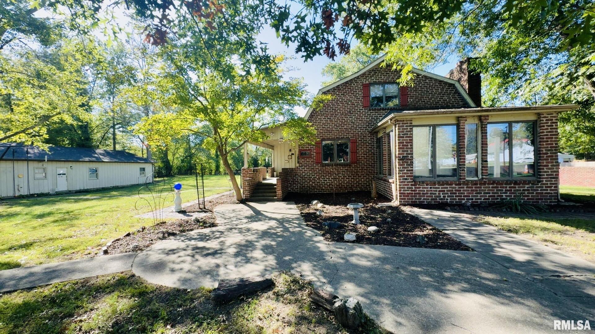 601 1st Street Benton, IL 62812 - Photo 2 of 53 a front view of a house with a yard