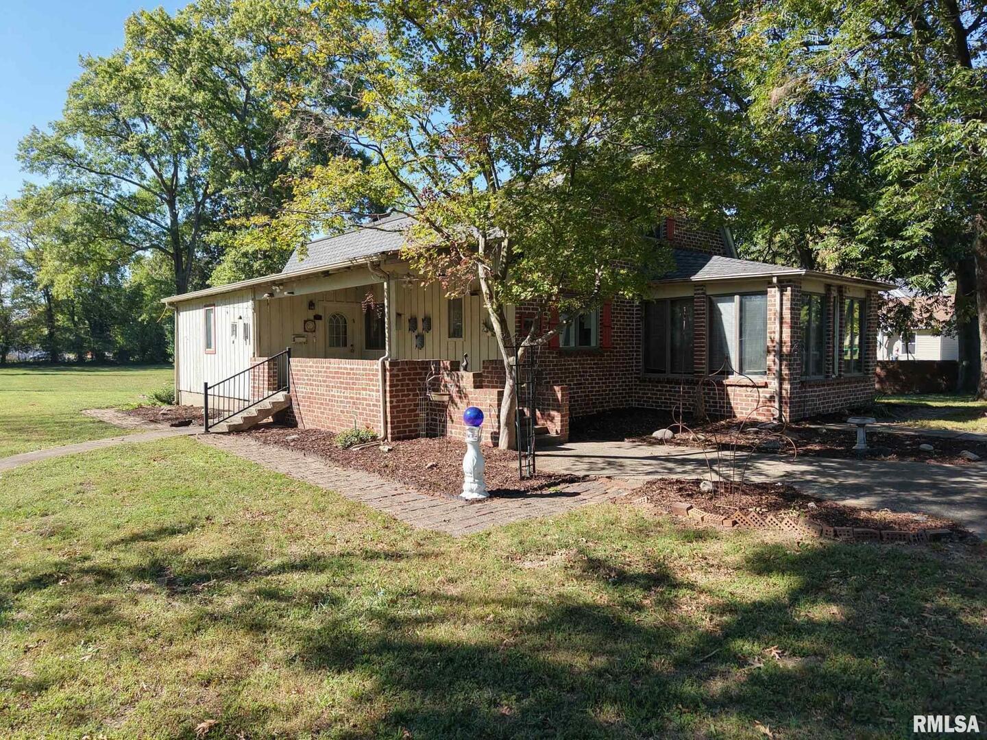 601 1st Street Benton, IL 62812 - Photo 7 of 53 a view of a house with backyard and tree