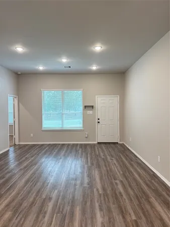 $1,800 | 20130 Parkway Lane, Montgomery, TX 77356