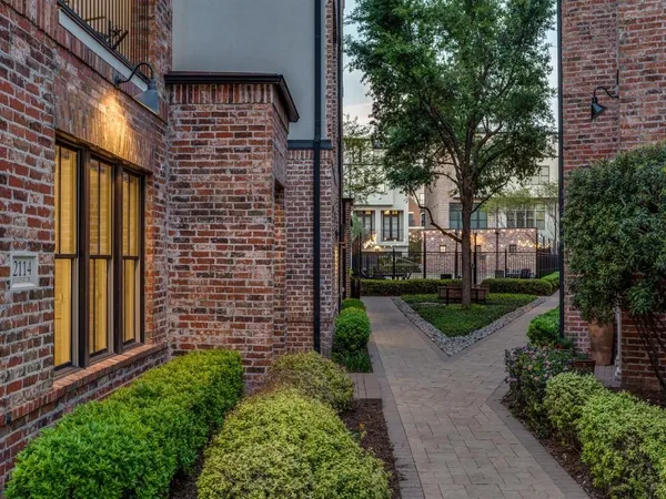 $995,000 | 2114 Aylesport Drive, Dallas, TX 75201