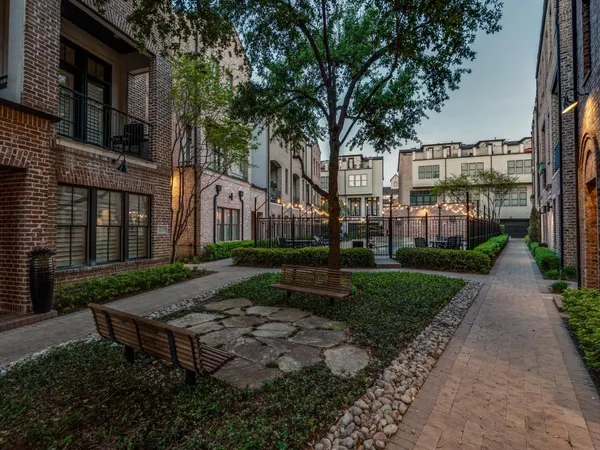 $995,000 | 2114 Aylesport Drive, Dallas, TX 75201