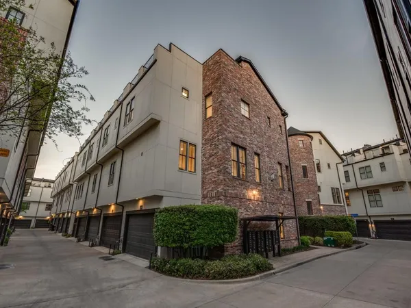 $995,000 | 2114 Aylesport Drive, Dallas, TX 75201