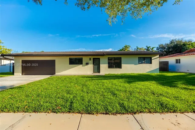 a view of a house with a backyard