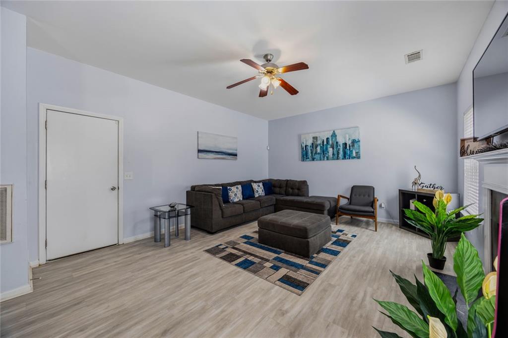 6266 Shell Drive Southwest Atlanta, GA 30331 - Photo 8 of 27
