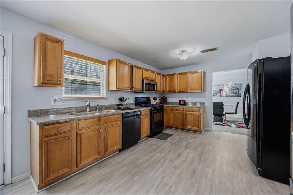 6266 Shell Drive Southwest Atlanta, GA 30331 - Photo 9 of 27