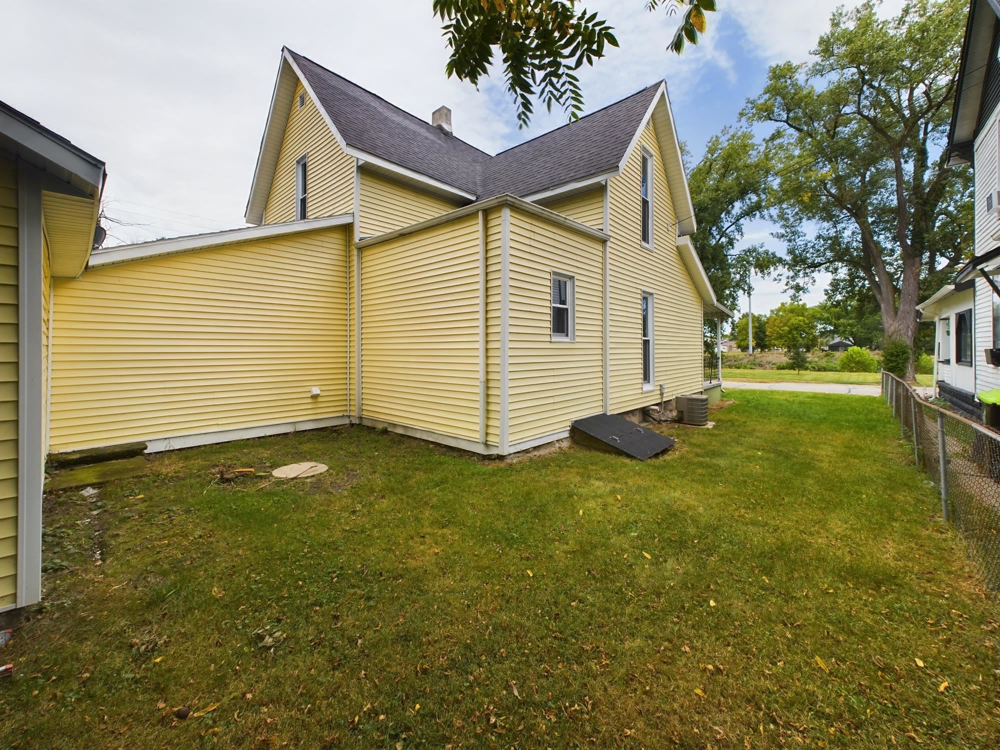 305 Riverside Drive Huntington, IN 46750 - Photo 33 of 36 Gallery Image 33