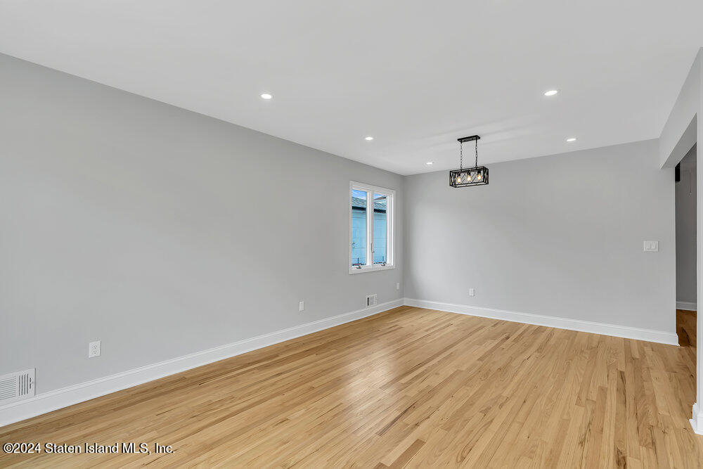 573 Rathbun Avenue Staten Island, NY 10312 - Photo 14 of 37 014_Dining Room
