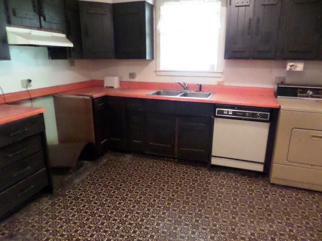 109 Phillips Lane Oak Ridge, TN 37830 - Photo 3 of 10 kitchen2