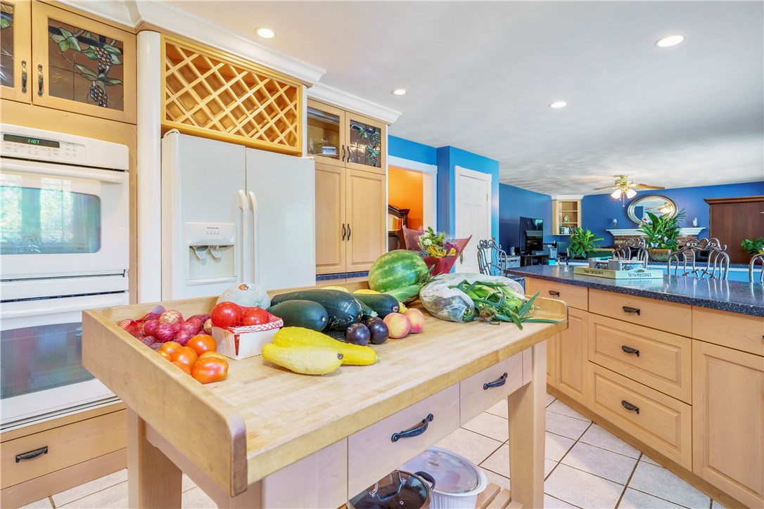158 West Wrentham Road Cumberland, RI 02864 - Photo 7 of 44 Gallery Image 7