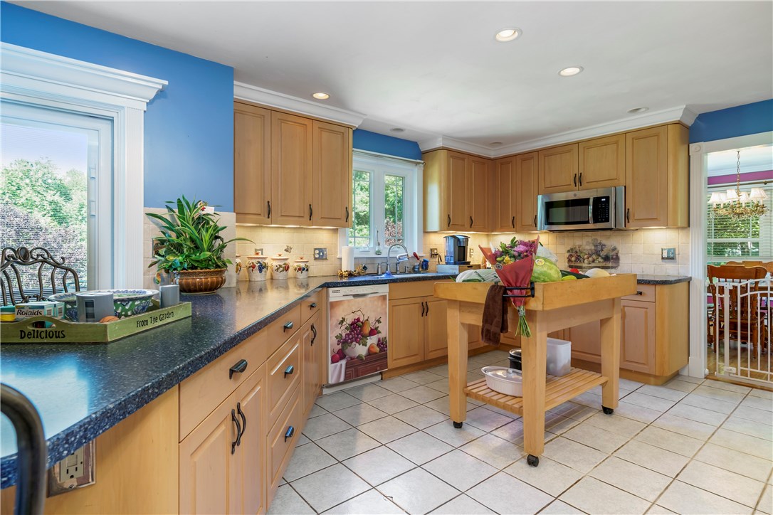 158 West Wrentham Road Cumberland, RI 02864 - Photo 8 of 44 Gallery Image 8