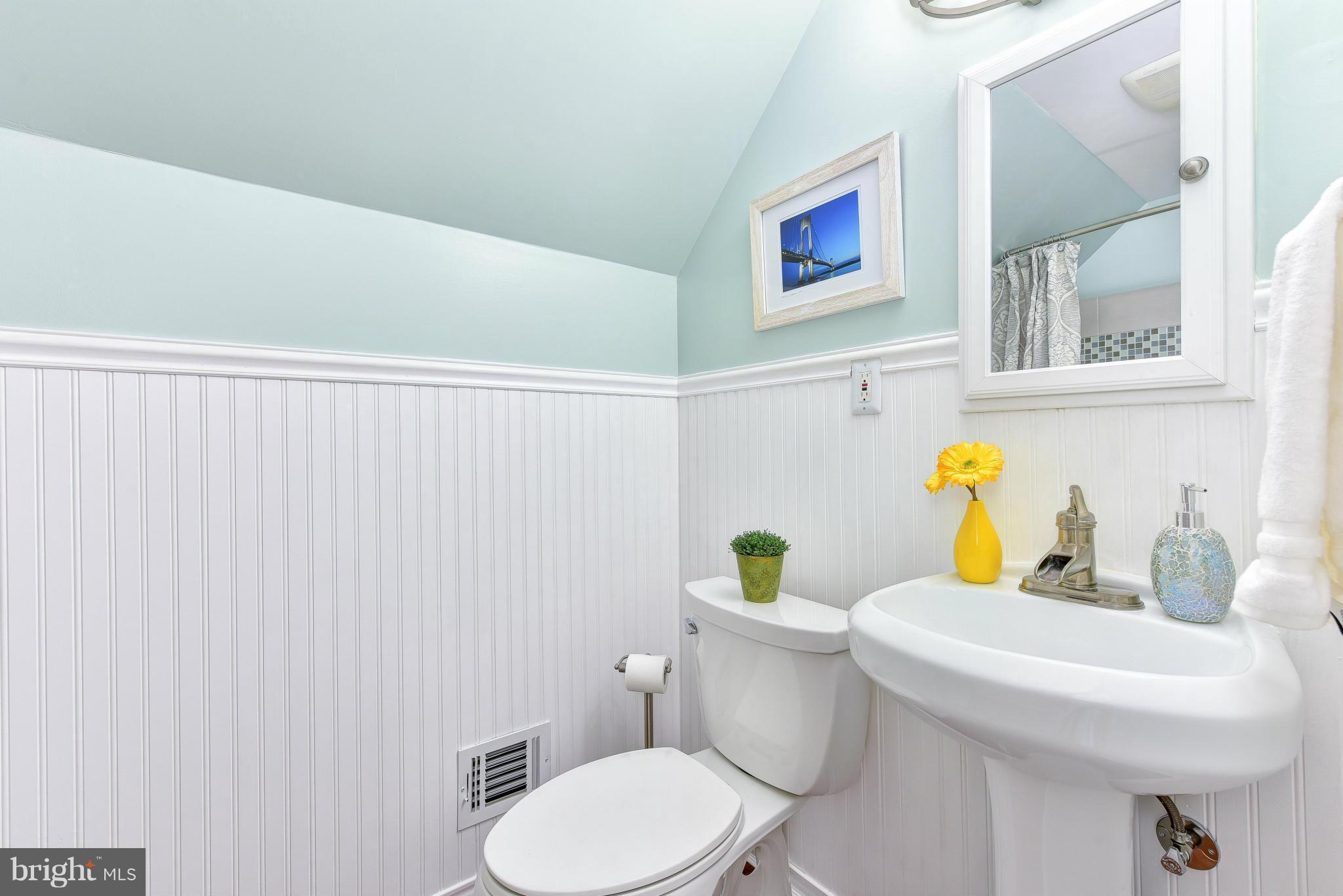 8016 Frye Road Alexandria, VA 22309 - Photo 17 of 30 Bath