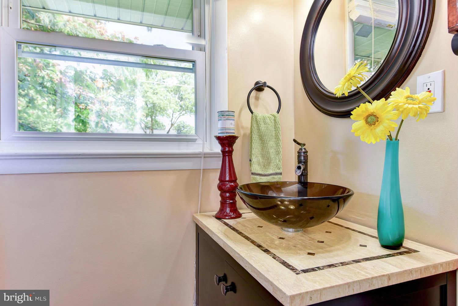 8016 Frye Road Alexandria, VA 22309 - Photo 19 of 30 Bath