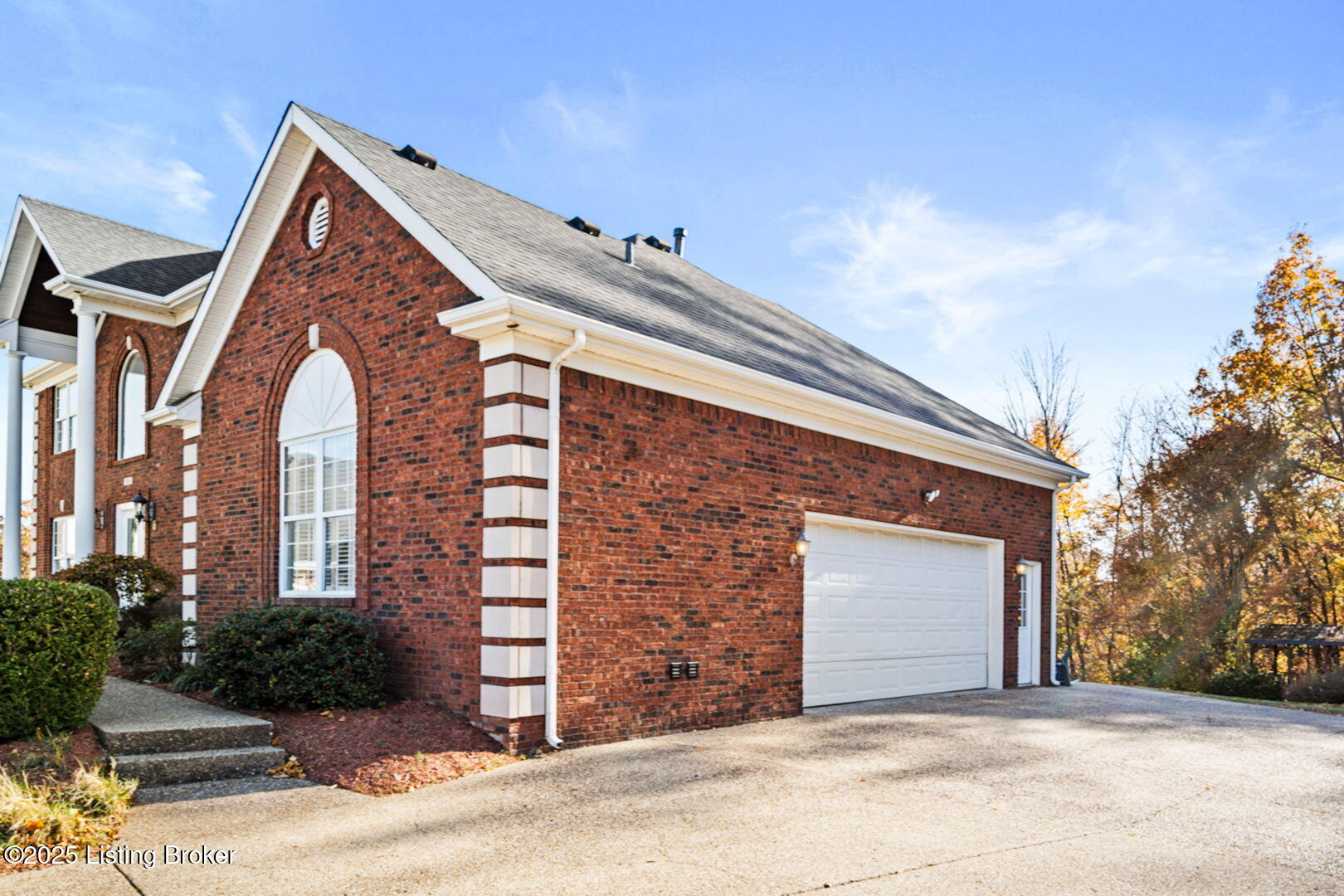 1914 Grand Ridge Road Louisville, KY 40214 - Photo 67 of 75 Garage