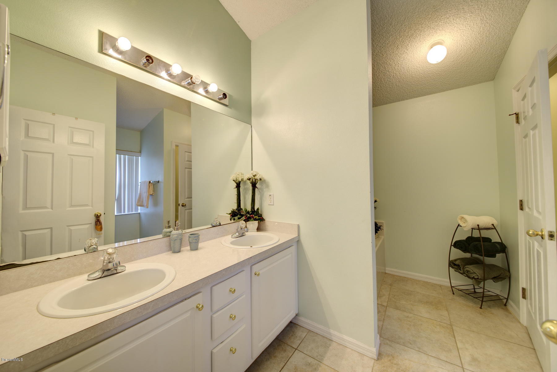 4851 Decatur Circle Melbourne, FL 32934 - Photo 17 of 27 Master Bathroom