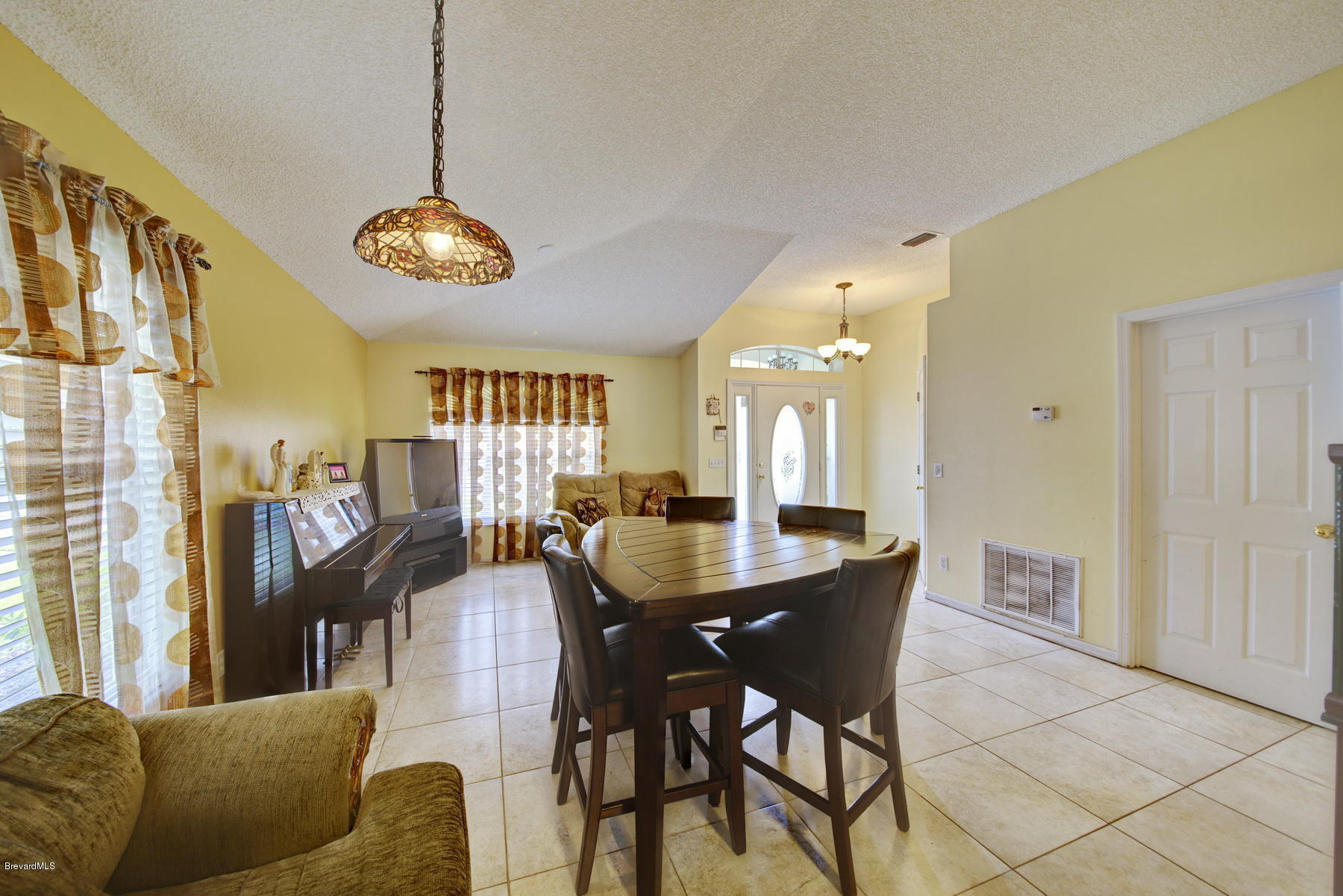 4851 Decatur Circle Melbourne, FL 32934 - Photo 6 of 27 Dining Area