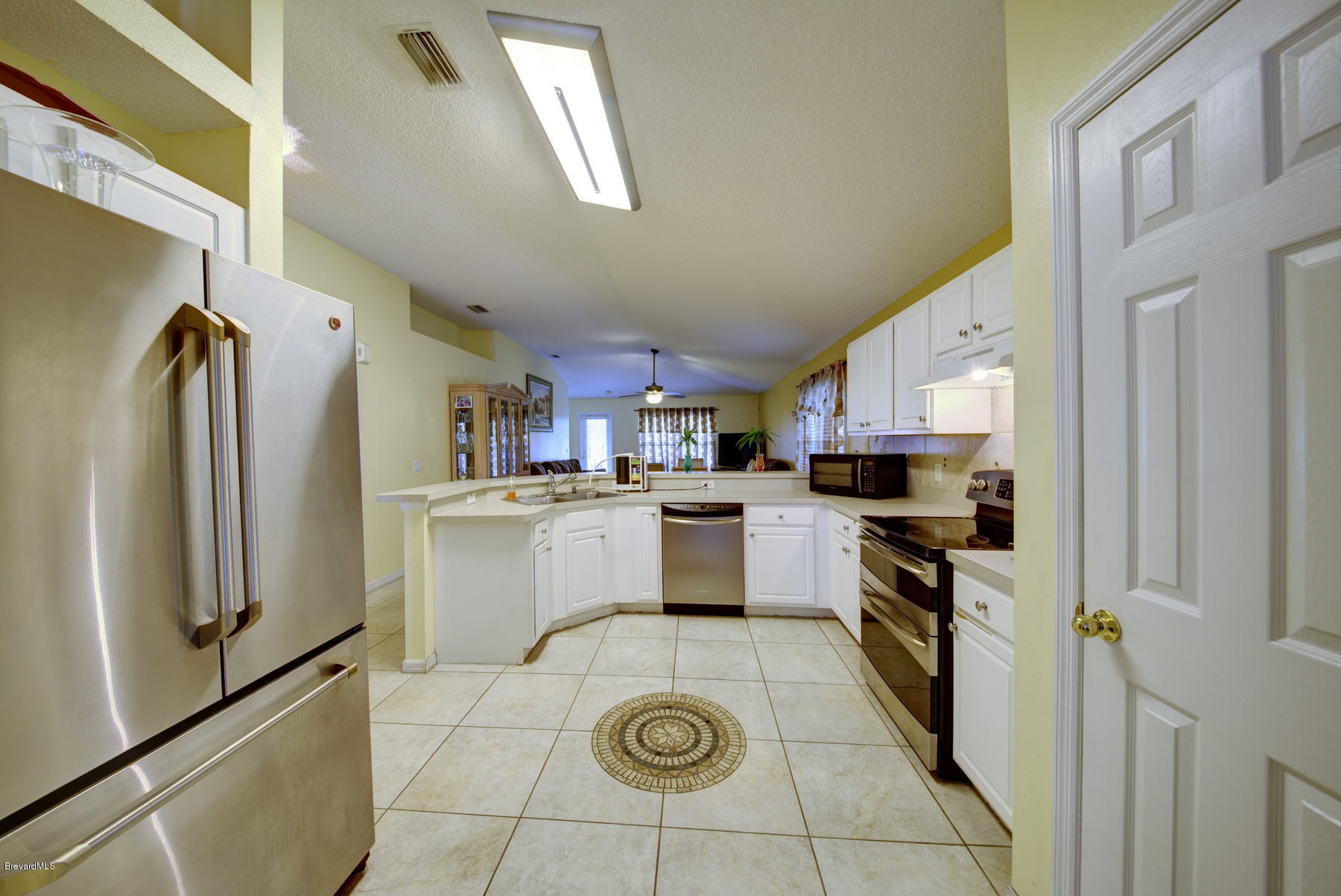 4851 Decatur Circle Melbourne, FL 32934 - Photo 9 of 27 Kitchen