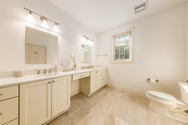 545 Thomas Road Wales, WI 53183 - Photo 27 of 46 Primary Bathroom