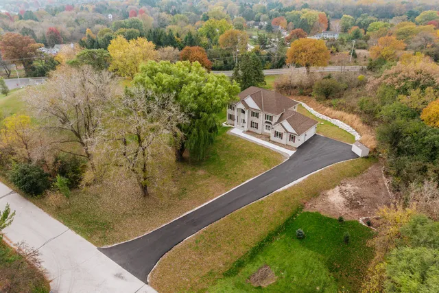 $925,000 | 545 Thomas Road, Wales, WI 53183