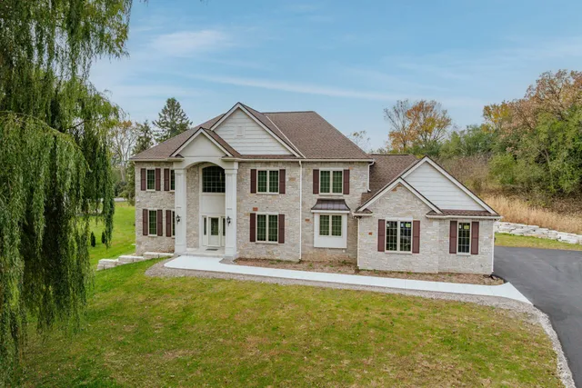 $925,000 | 545 Thomas Road, Wales, WI 53183