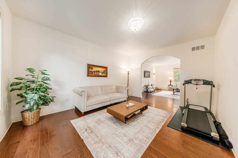 545 Thomas Road Wales, WI 53183 - Photo 7 of 46 Great Room