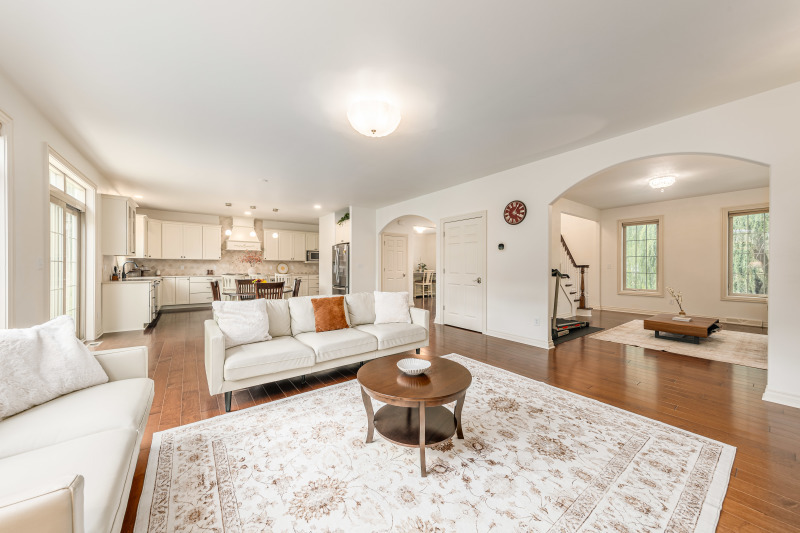 545 Thomas Road Wales, WI 53183 - Photo 9 of 46 Living Room