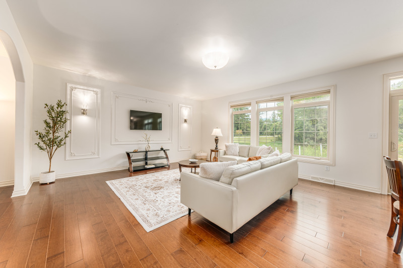 545 Thomas Road Wales, WI 53183 - Photo 10 of 46 Living Room