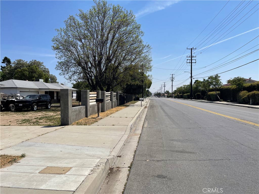 711 Meridian Grand Terrace, CA 92324 - Photo 10 of 15 a view of road with card board