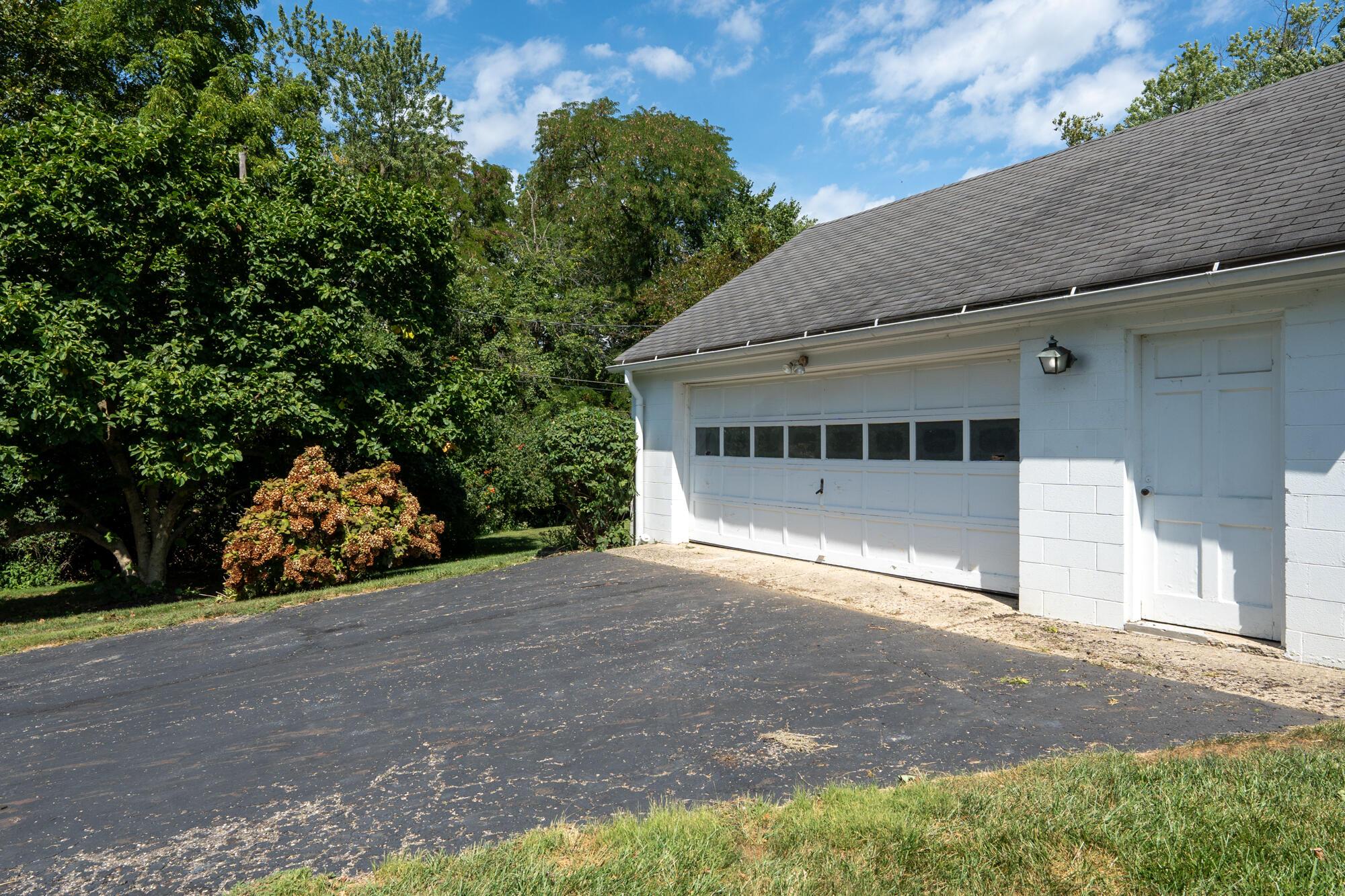 1299 Haddon Road Columbus, OH 43209 - Photo 5 of 34
