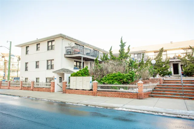 $1,600 | 65 West Broadway, Unit 7G, Long Beach, NY 11561