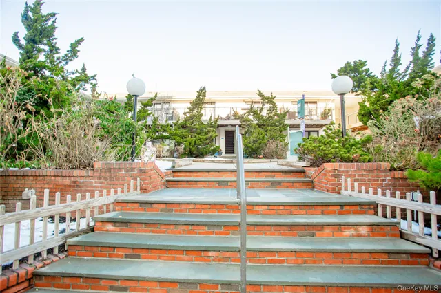 $1,600 | 65 West Broadway, Unit 7G, Long Beach, NY 11561