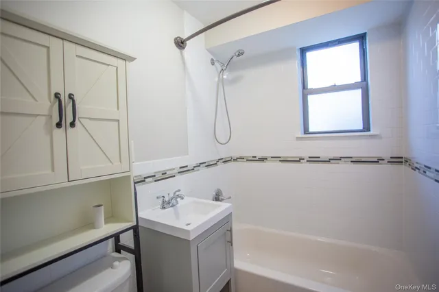 $1,600 | 65 West Broadway, Unit 7G, Long Beach, NY 11561