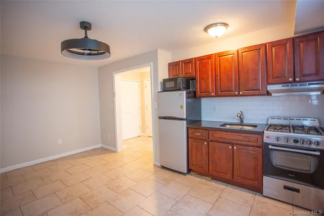 $1,600 | 65 West Broadway, Unit 7G, Long Beach, NY 11561