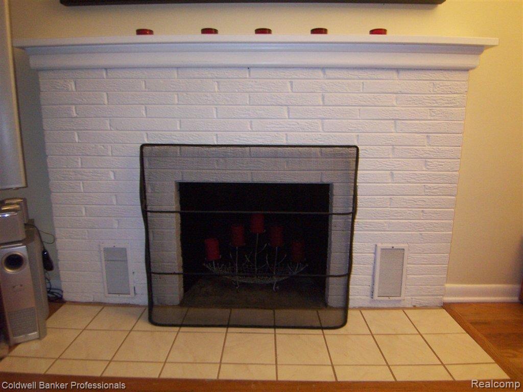 2845 Hickory Lawn Road Rochester, MI 48307 - Photo 6 of 16 Fireplace-HL.JPG