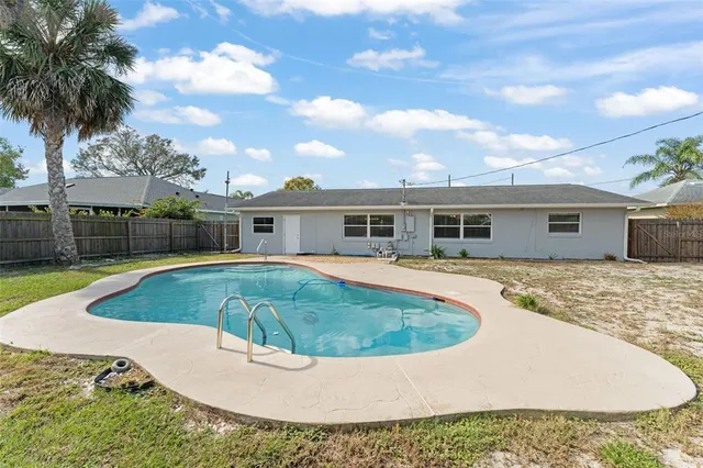 a view of a house with a backyard