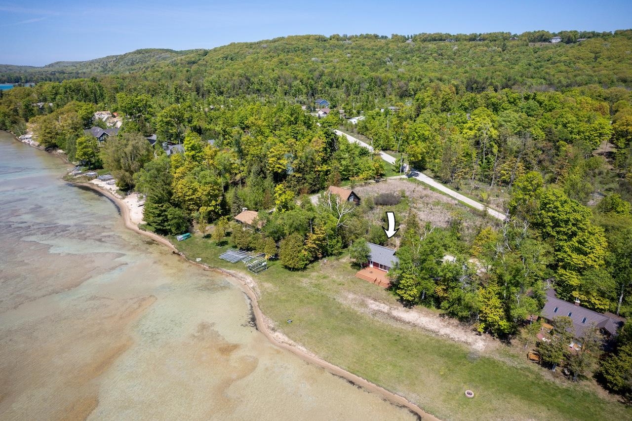 7194 South Brooks Road Maple City, MI 49664 - Photo 4 of 59