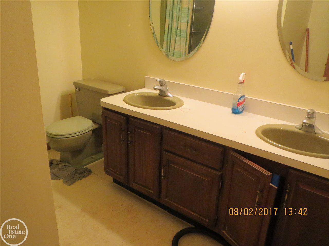 9800 Grossman Road Manchester, MI 48158 - Photo 12 of 36 31327537-11.JPG