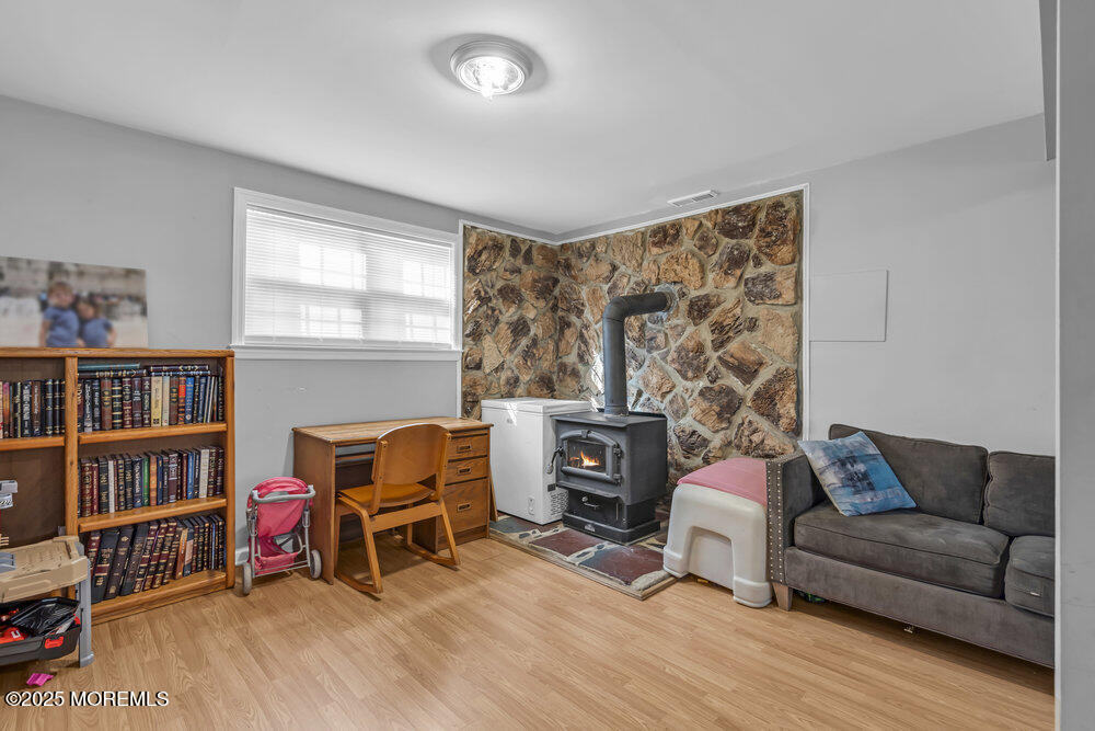 117 Manhattan Street Jackson, NJ 08527 - Photo 28 of 31 a living room with furniture and a book shelf
