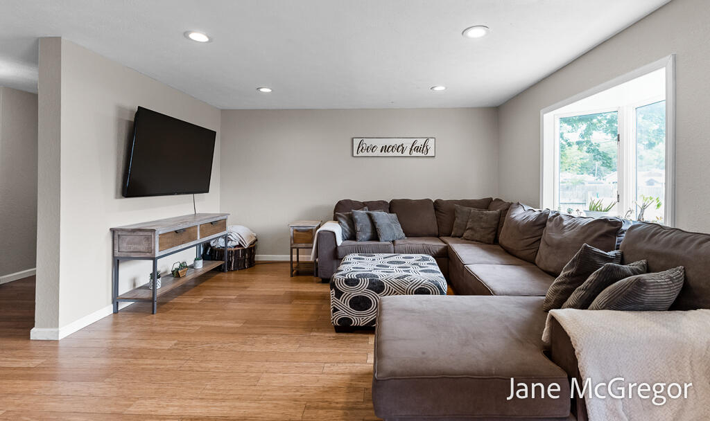 55 South Dengler Road Muskegon, MI 49442 - Photo 7 of 40 55SDengler-23LoRes