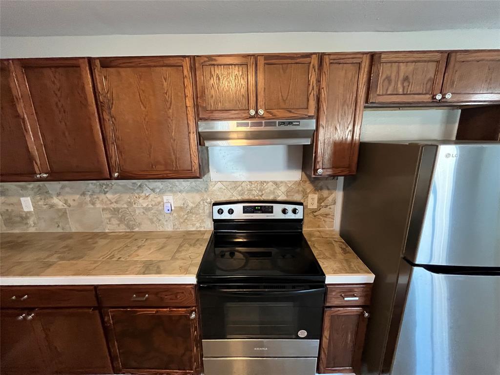 3006 Chiesa Road Rowlett, TX 75088 - Photo 13 of 33 a stove top oven sitting inside of a kitchen