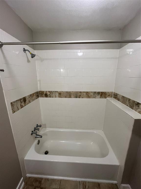 3006 Chiesa Road Rowlett, TX 75088 - Photo 18 of 33 a bathroom with a shower and tub