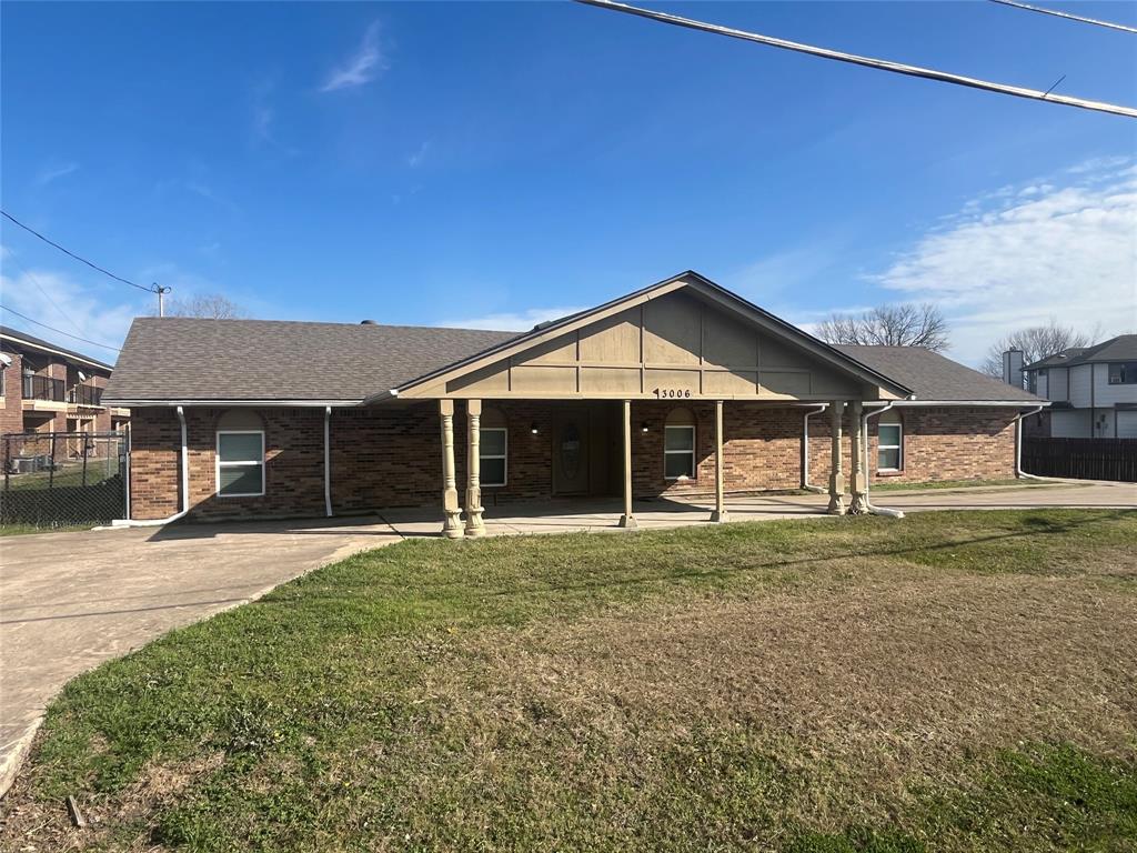 3006 Chiesa Road Rowlett, TX 75088 - Photo 3 of 33 a front view of a house with a yard