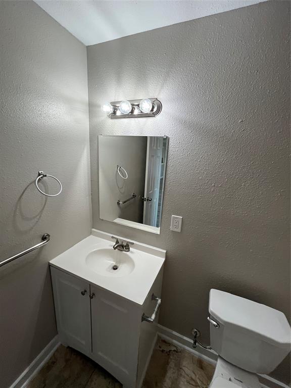 3006 Chiesa Road Rowlett, TX 75088 - Photo 7 of 33 a bathroom with a sink toilet and mirror