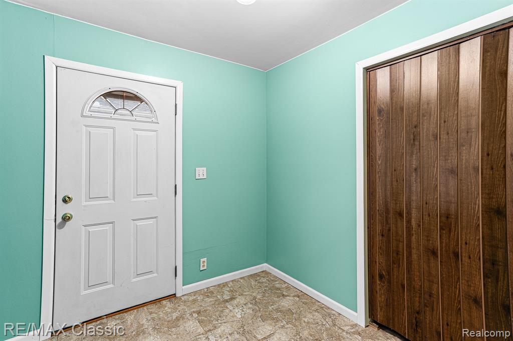 44020 Harris Road Belleville, MI 48111 - Photo 10 of 56