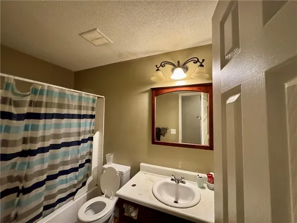 $147,900 | 14051 Dunbar Court, Grandview, MO 64030