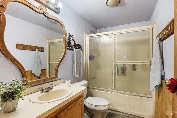 $580,000 | 37 Pine Cone Lane, Cascade, ID 83611